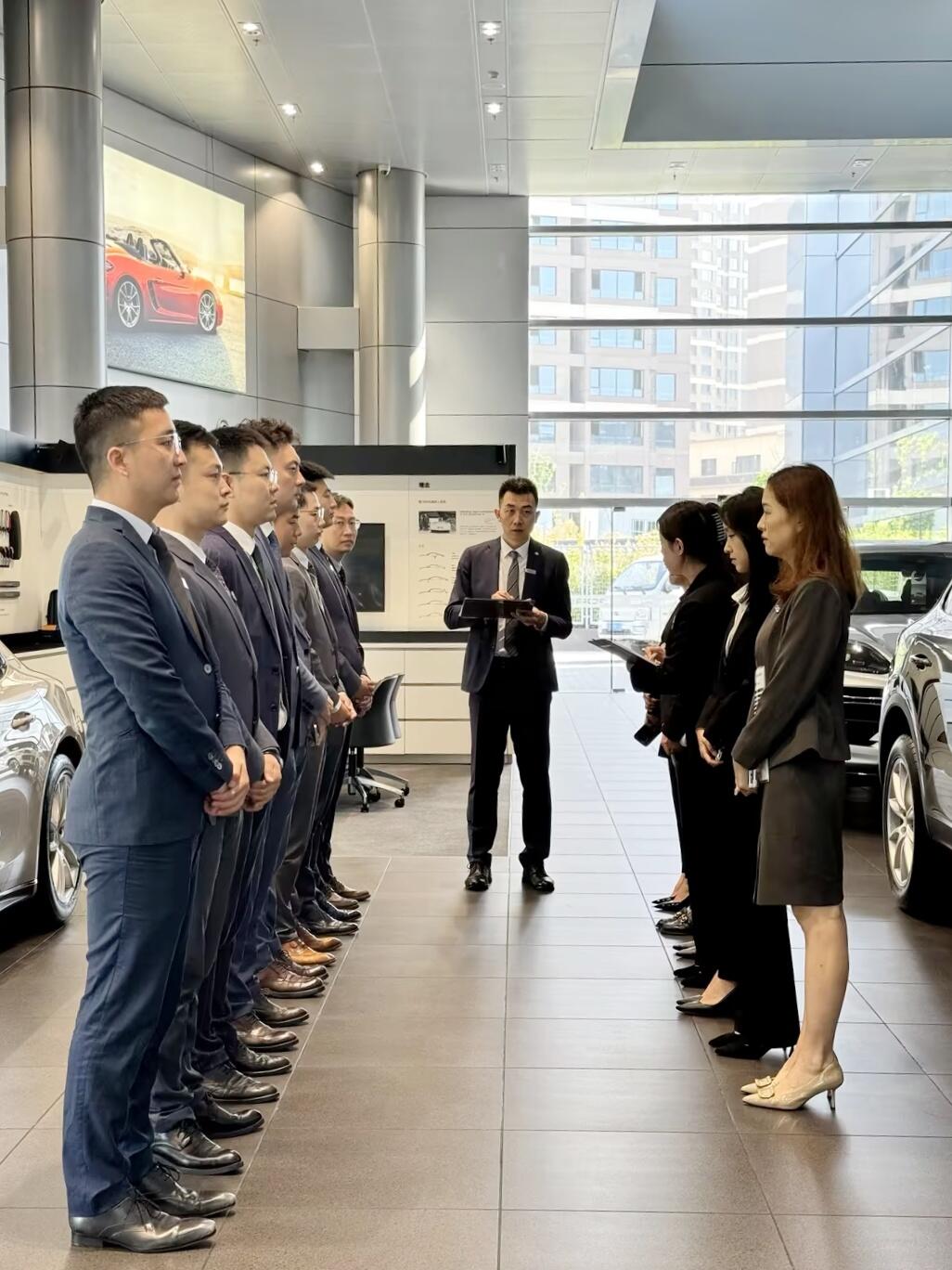 保時捷汽車銷售晨會816 極致服務與卓越銷售的藝術